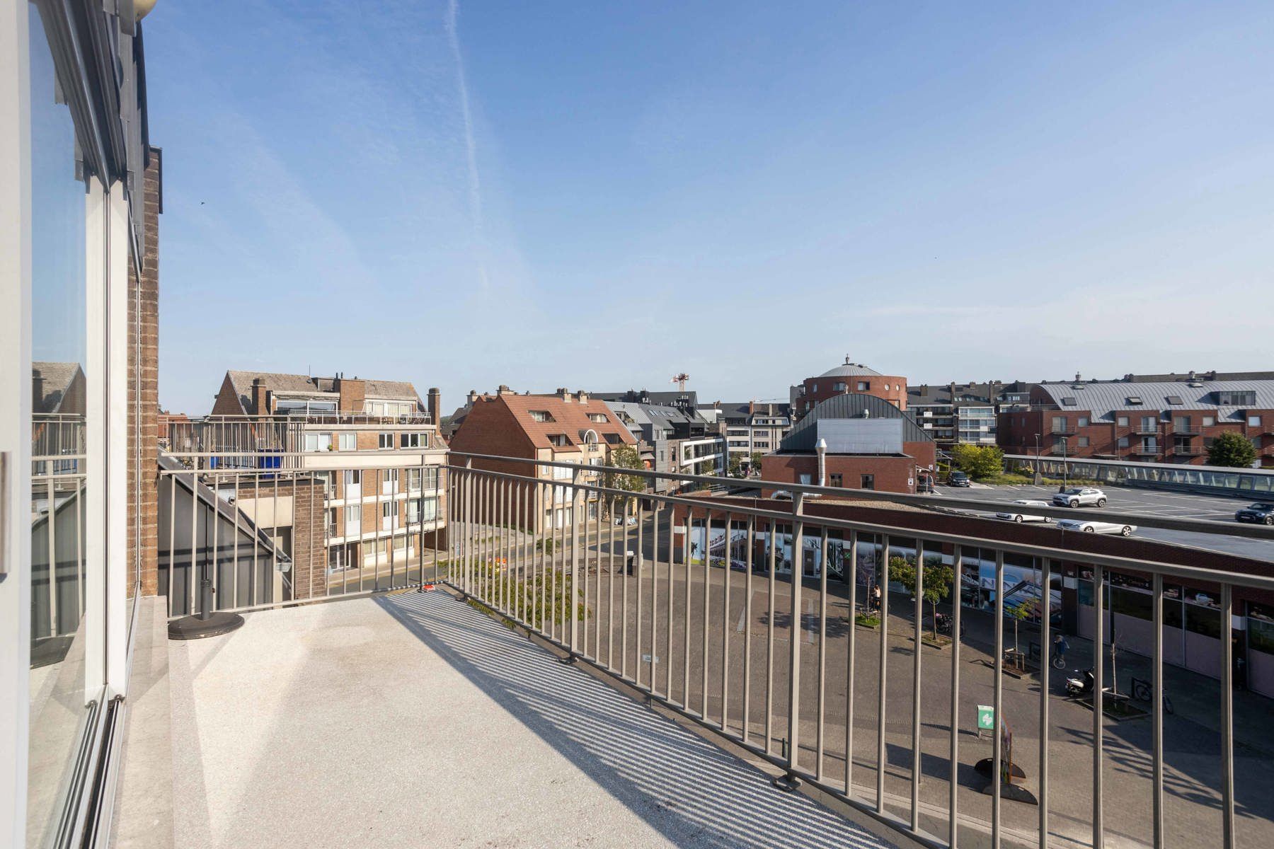 Appartement met ruim terras en autostaanplaats op toplocatie foto 5