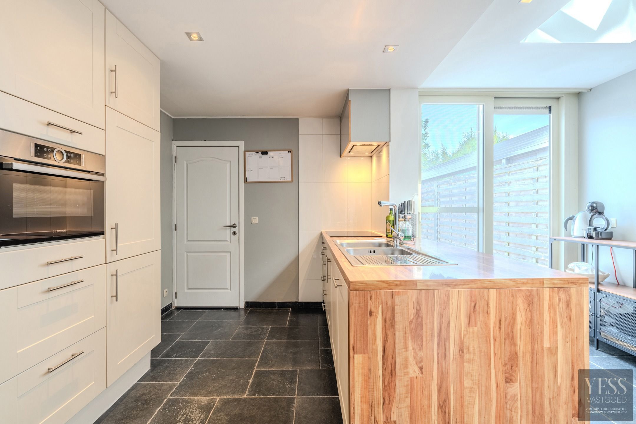 Charmante woning te koop in de Stationsstraat te Lissewege! foto 8