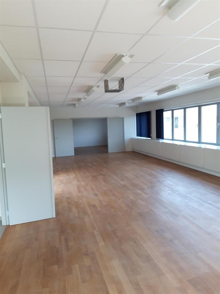 Magazijn, kantoren en toonzaal te huur in Aartselaar foto 34