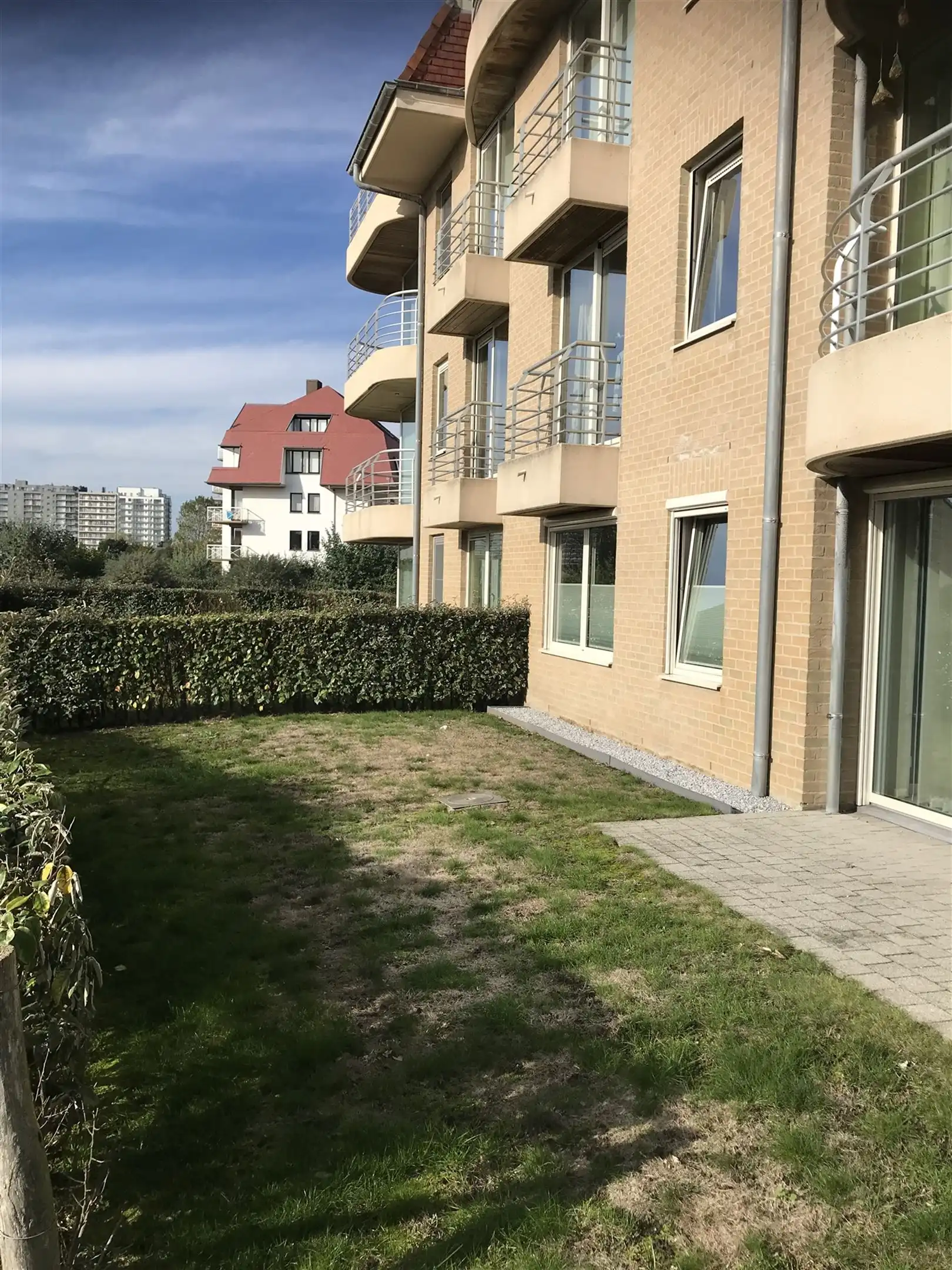 Gelijkvloers 2-slaapkamerappartement met een tuin foto 2