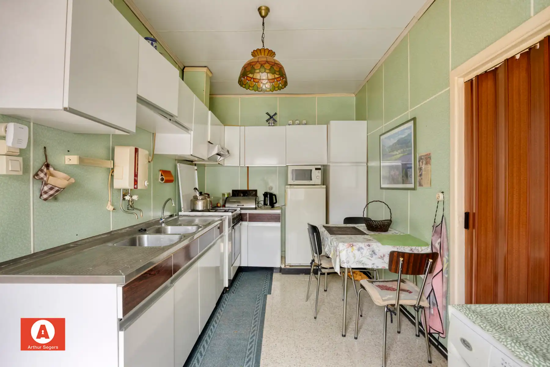 Ruime te renoveren woning met 4 slaapkamers foto 7
