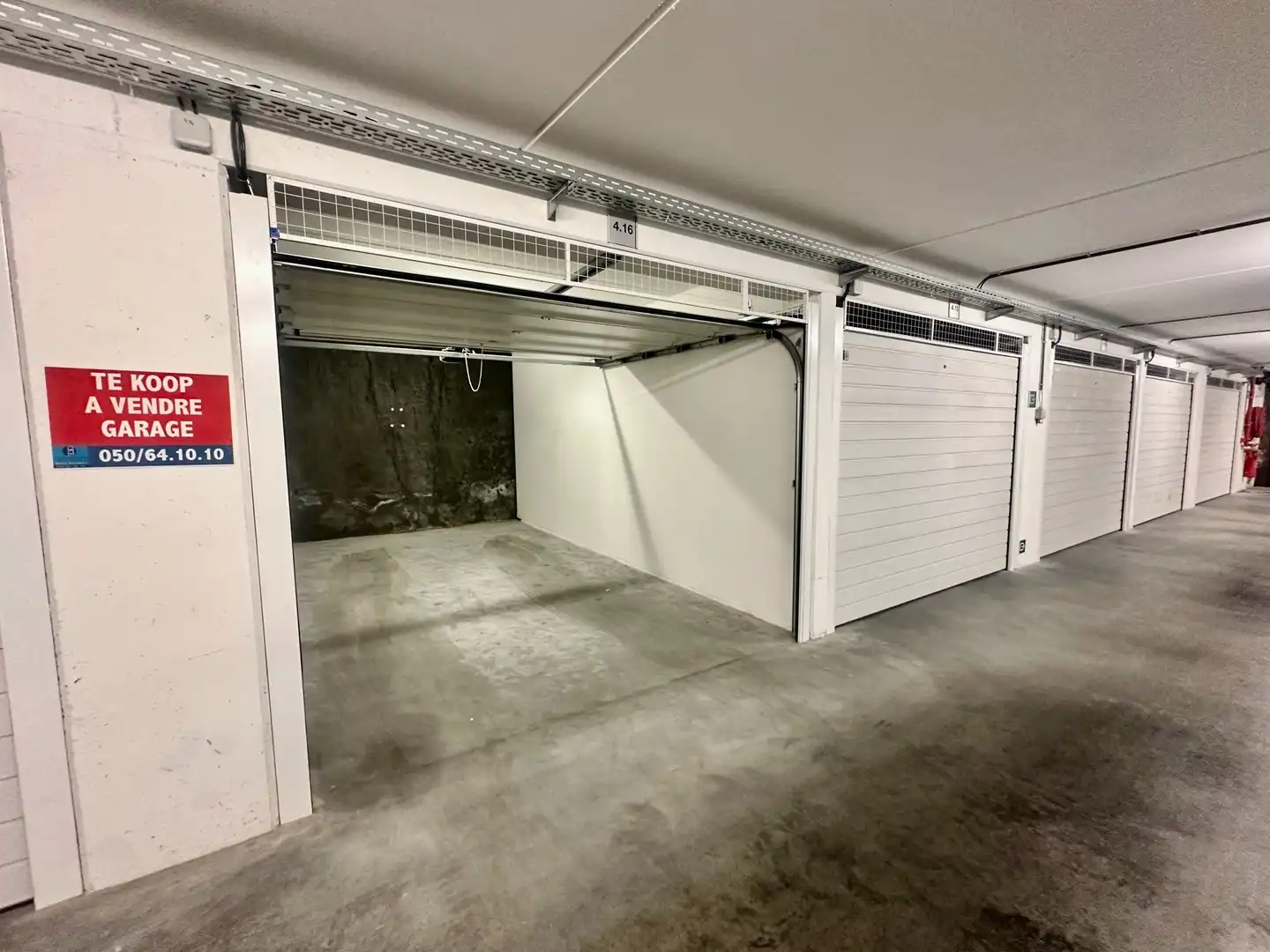 Garagebox te koop op de Kustlaan vlakbij de Minigolf Approach, het strand en de winkels van het Zoute. foto 4