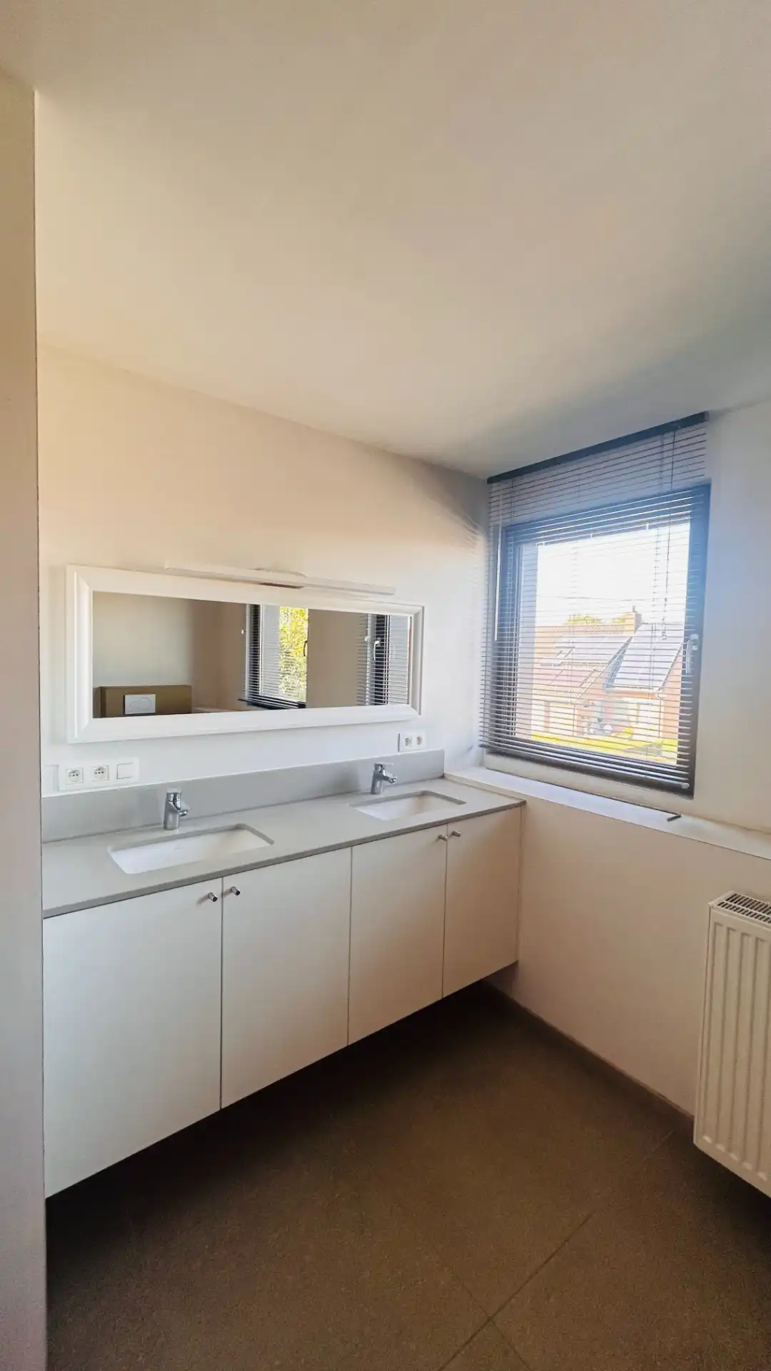 Ruime gerenoveerde gezinswoning met 4 slaapkamers en grote tuin nabij De Gavers foto 14