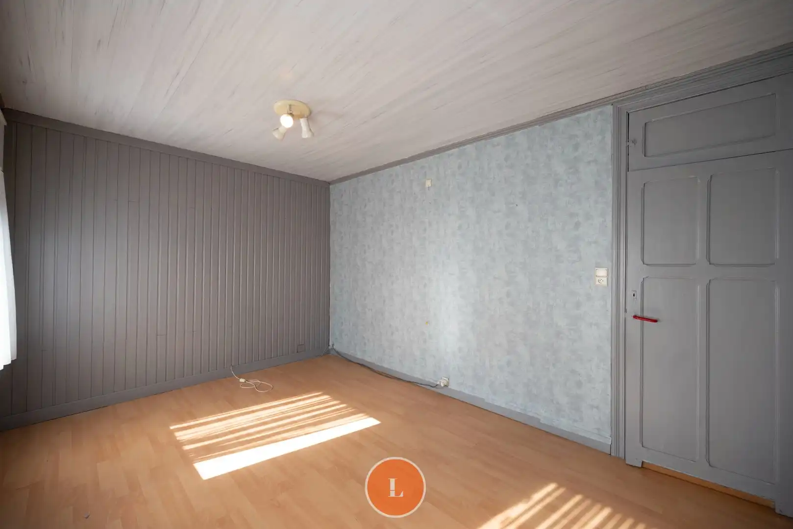 Te renoveren woning met 3 slaapkamers en garage in Menen. foto 11