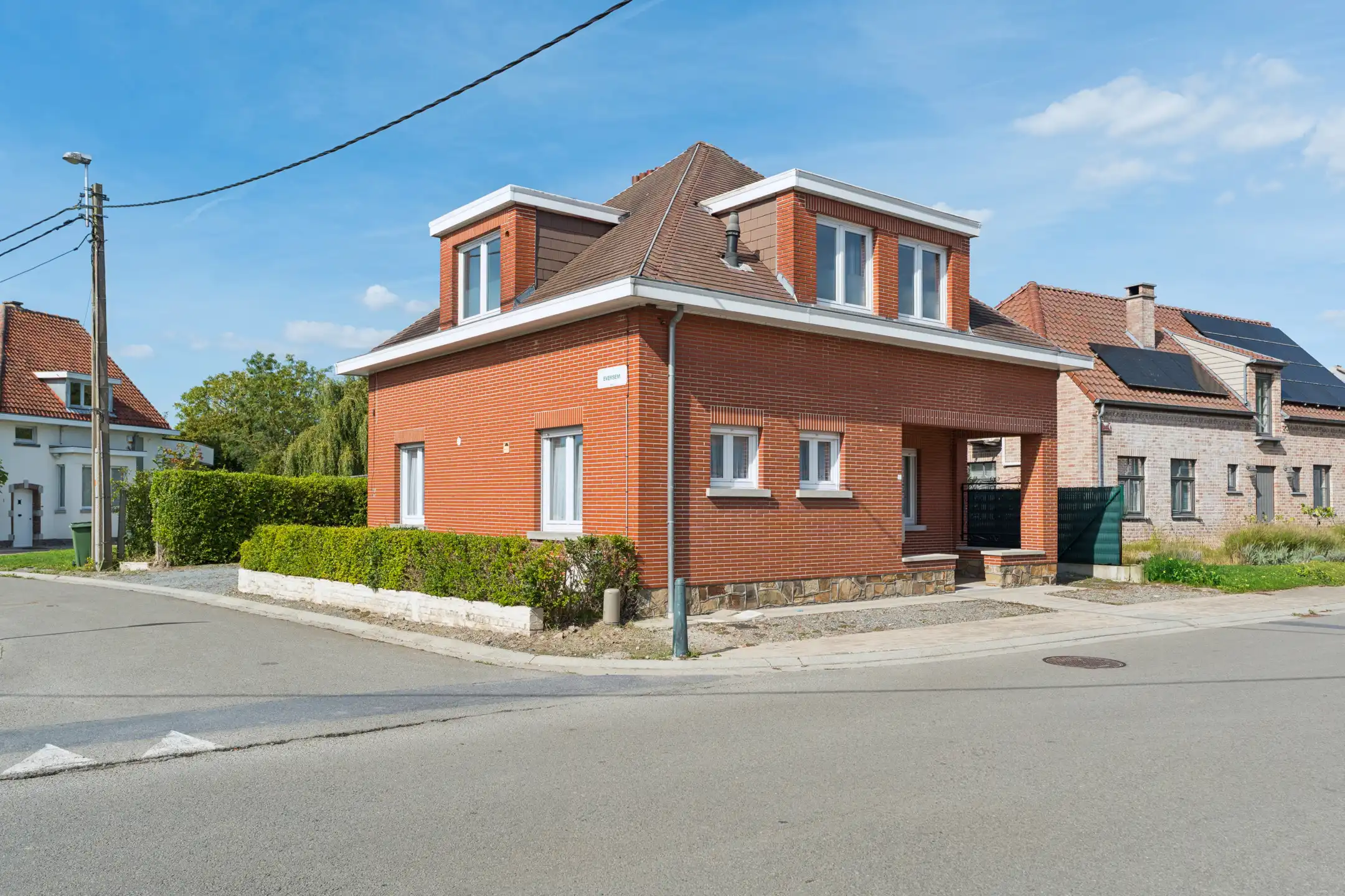 gerenoveerde woning met 3 slaapkamers, garage en tuin foto 2