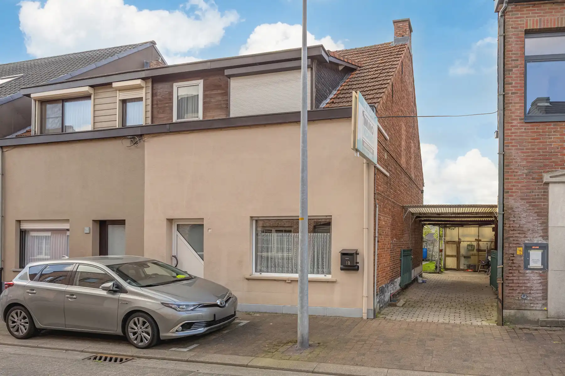 CENTRAAL GELEGEN WONING MET ZONNIGE TUIN EN STERK POTENTIEEL foto 2