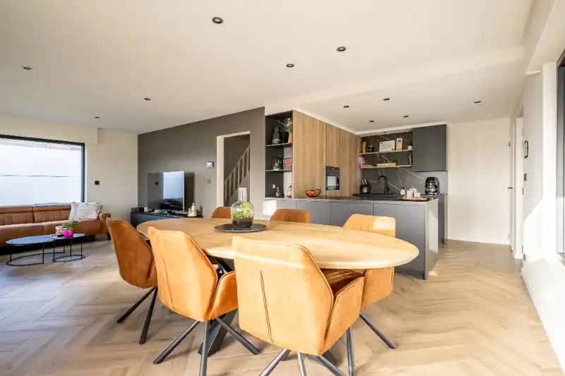 Gerenoveerde halfopen woning met ruime tuin. foto 7