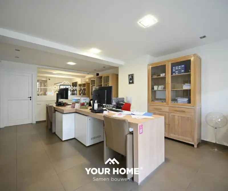 Te koop: Handelsruimte met 2 appartementen in Beveren-Leie (Waregem). foto 2