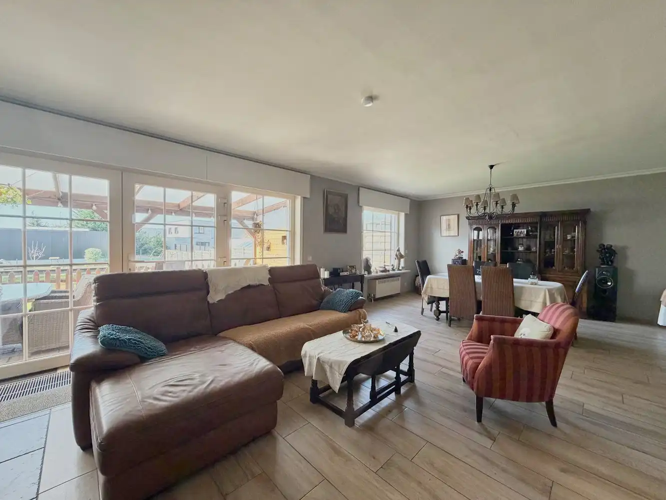 Lichtrijke woning ( slpk + badk op gelijkvloers) +tuin! foto 2