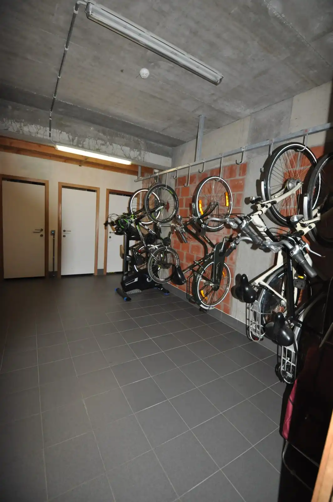 Instapklaar recent appartement met terras op een  centrale ligging foto 22