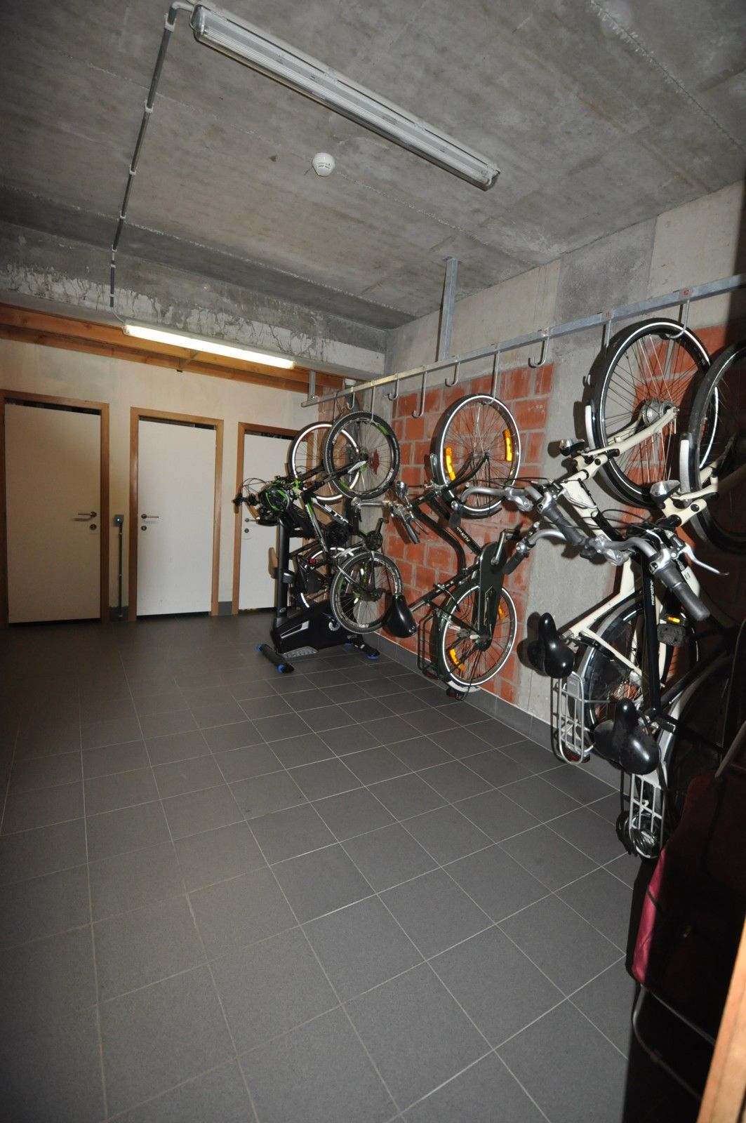 Instapklaar recent appartement met terras op een  centrale ligging foto 22