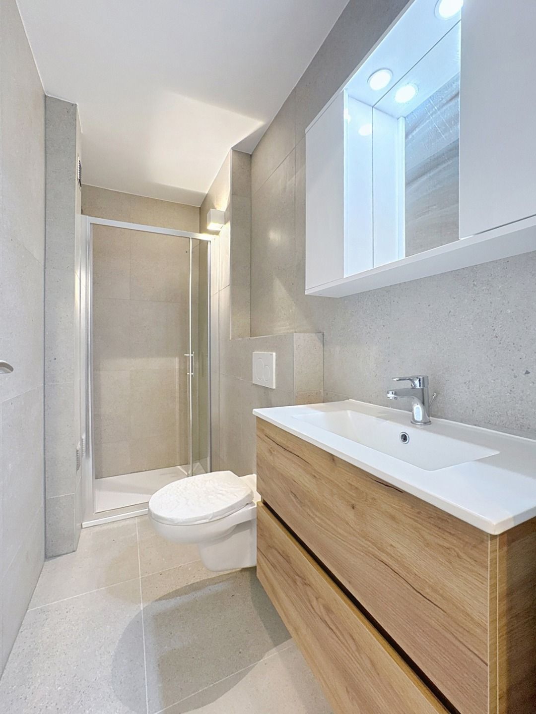 Prachtig gerenoveerd appartement met terras – instapklaar foto 7