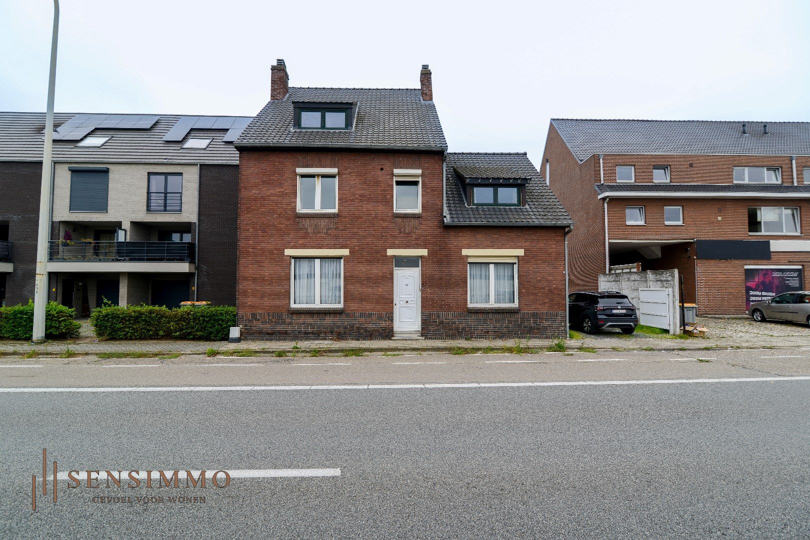 Ruime open bebouwing met 5 slaapkamers op 11a perceel te Dilsen-Stokkem  foto 1