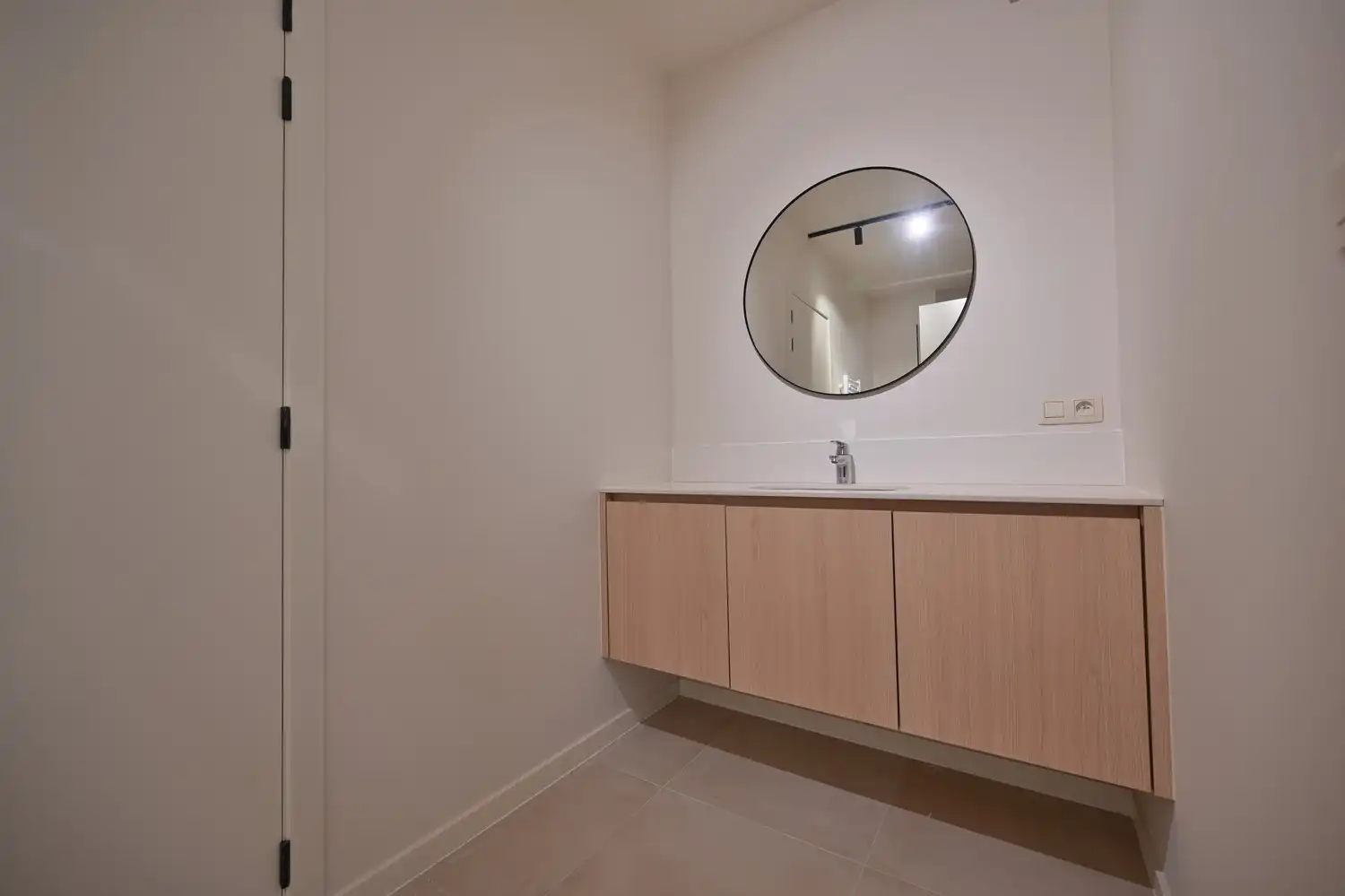 Compleet gerenoveerd appartement van 206 m² met 3 slaapkamers en 2 badkamers, gelegen aan de stadsrand van Hasselt foto 8