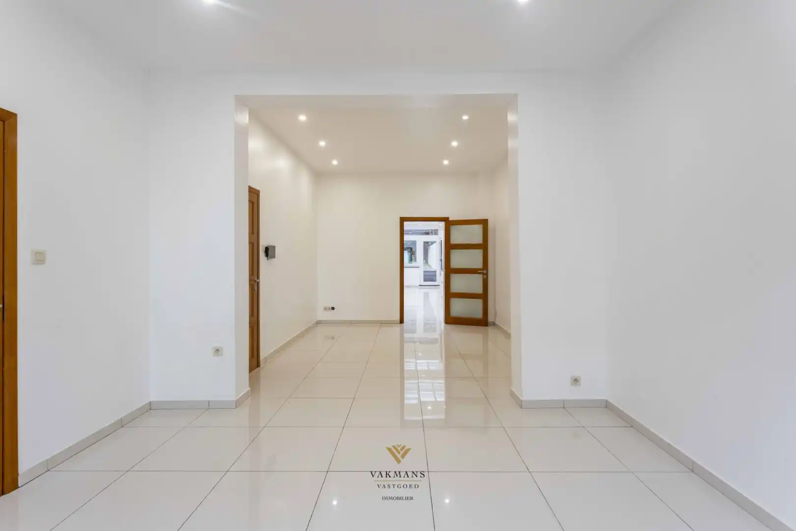 Ruime woning met 4 slaapkamers op rustige locatie foto 6