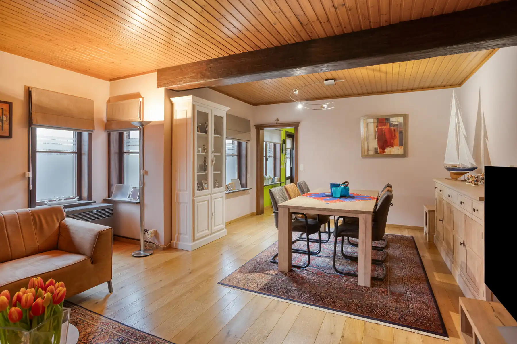 Halfopen met grote slaapkamers en zuidgerichte tuin foto 7