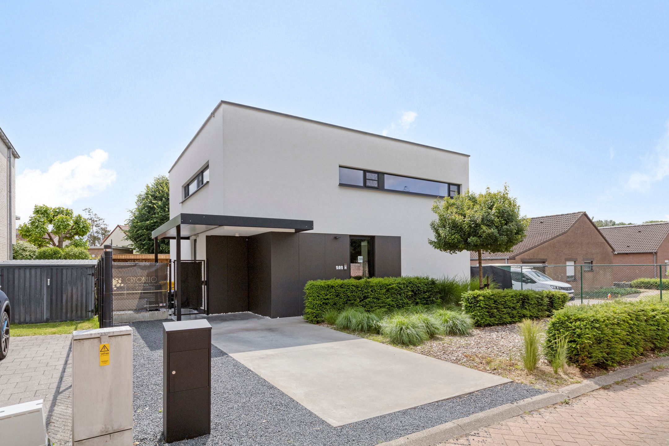 Prachtige villa in doodlopende straat foto 2
