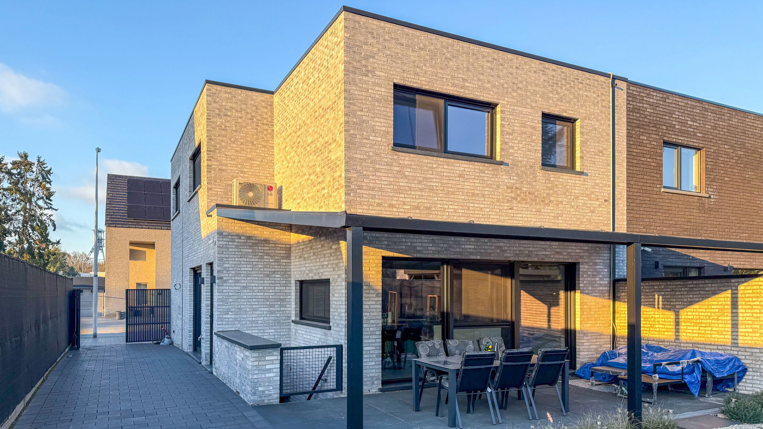 Moderne halfopen bebouwing (3 jaar oud) nabij E313 & E314! foto 48