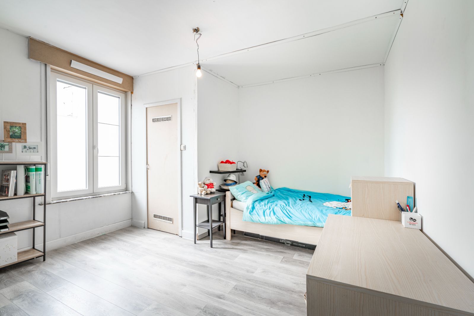 Instapklare woning met zonnepanelen en uitweg via achterliggende ruime garage! foto 8