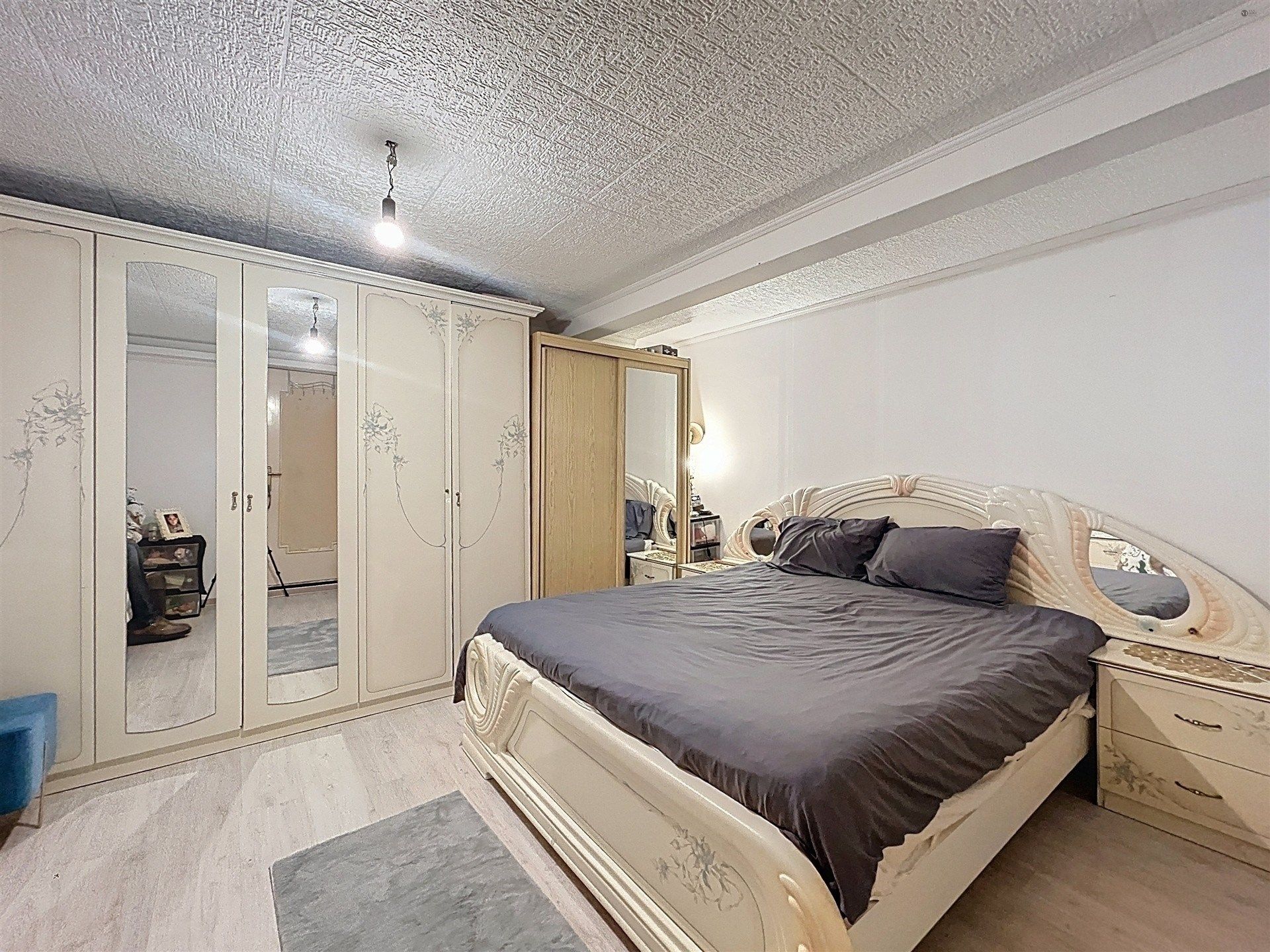gezinswoning met 6 slaapkamers, 2 badkamers op toplocatie foto 8