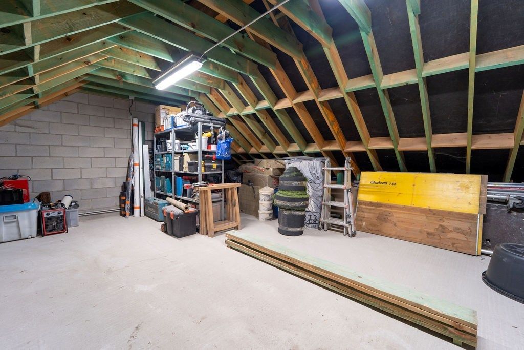 PRACHTIG GERENOVEERDE WONING MET 3 SLAAPKAMERS, 2 BADKAMERS, INPANDIGE GARAGE EN PAARDENSTALLINGEN MET ENERGIEZUINIG EPC TE WIJER (NIEUWERKERKEN)  foto 33