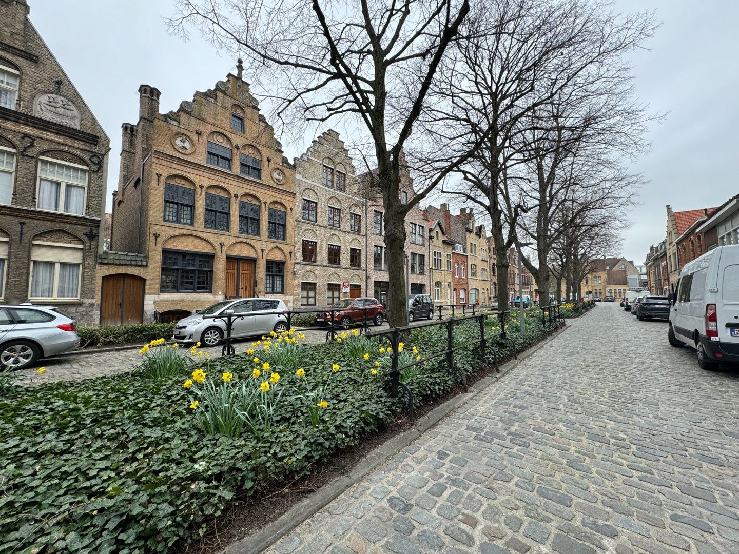 Zeer lichtrijk en ruim appartement op gunstige locatie! foto 3