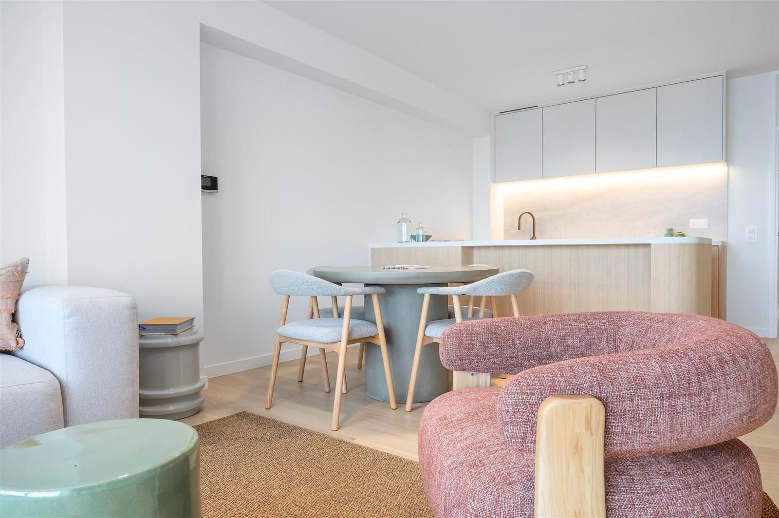 Prachtig en smaakvol volledig afgewerkt appartement gelegen op de tweede verdieping foto 4