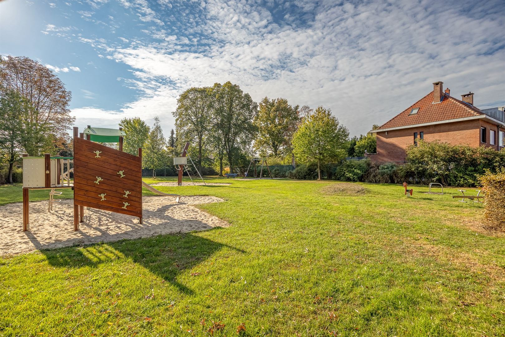 Ruime woning met zuid tuin op toplocatie in de "Bomenwijk". foto 25