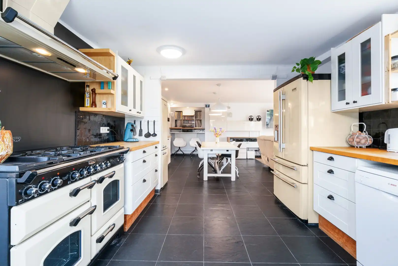 Instapklare vrijstaande villa op een mooi perceel van 844 m² foto 13