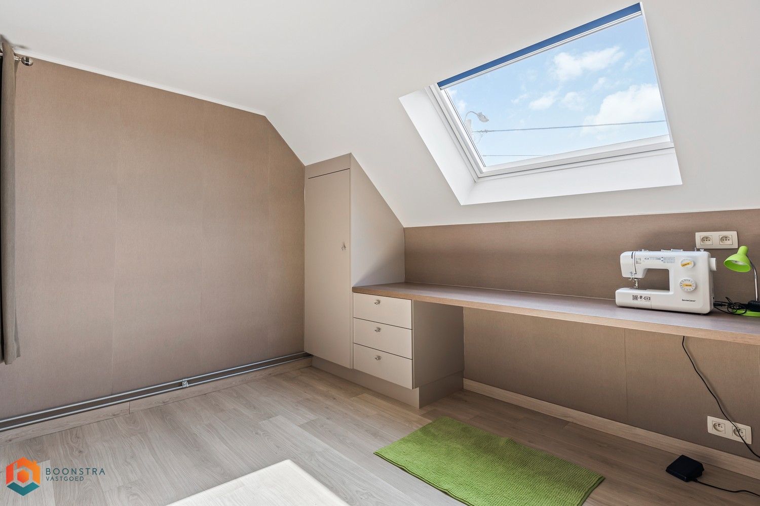 Ruime woning met 5 slpkrs en volledig ingerichte vergunde (woon)chalet 85m² op een perceel van 1117 m² foto 16