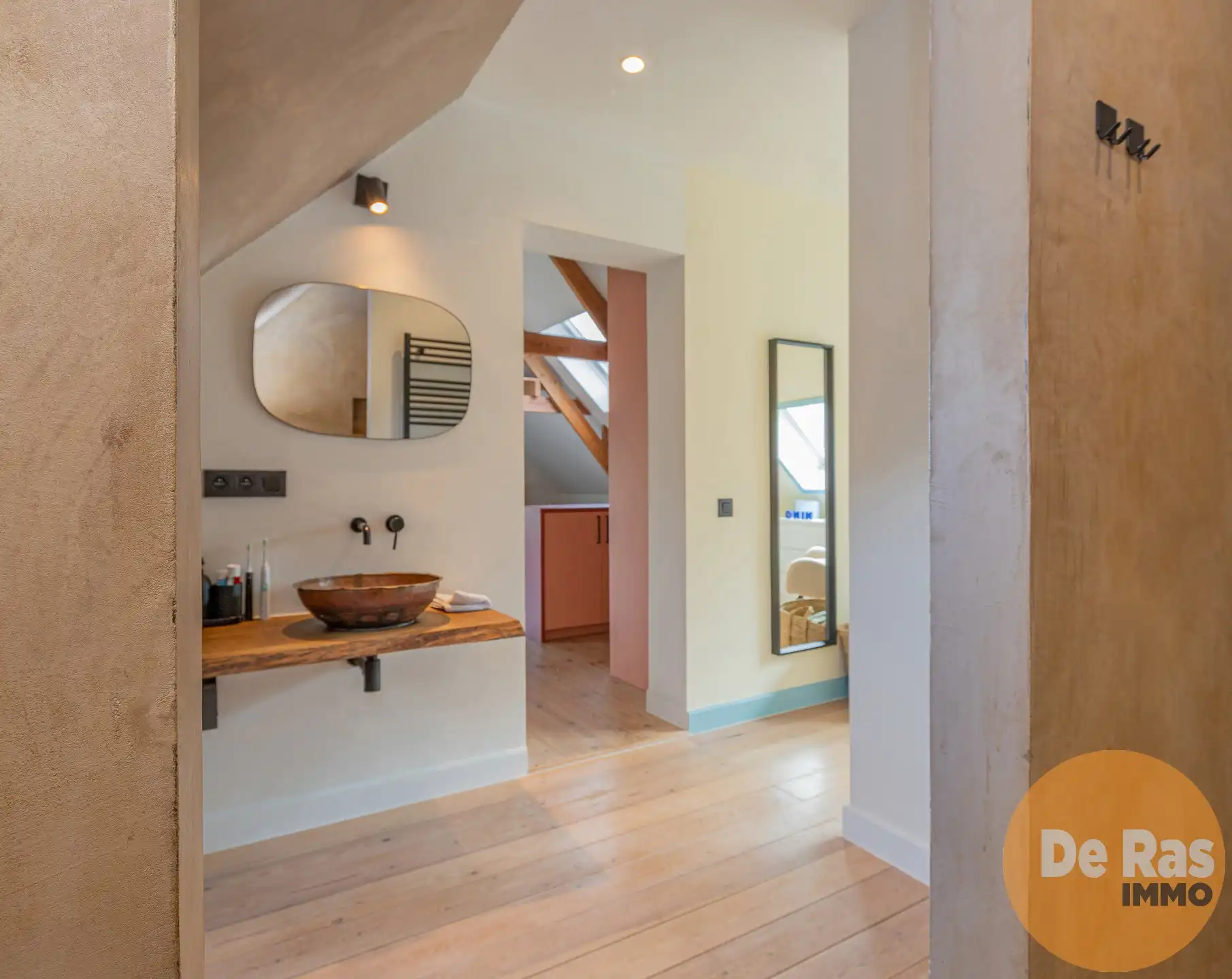 BURST-Mooi gerenoveerde hoeve op rustige locatie met carport foto 20