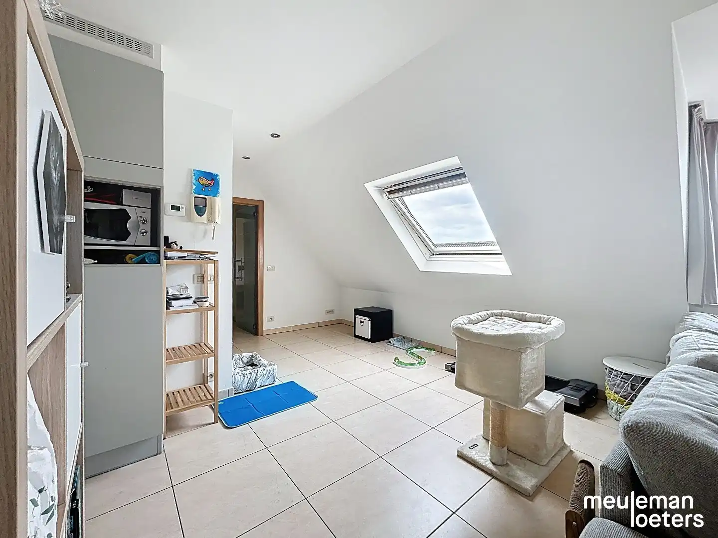 Verzorgd dakappartement met twee slaapkamers  foto 5