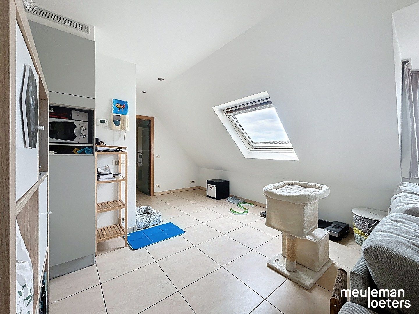 Verzorgd dakappartement met twee slaapkamers  foto 5