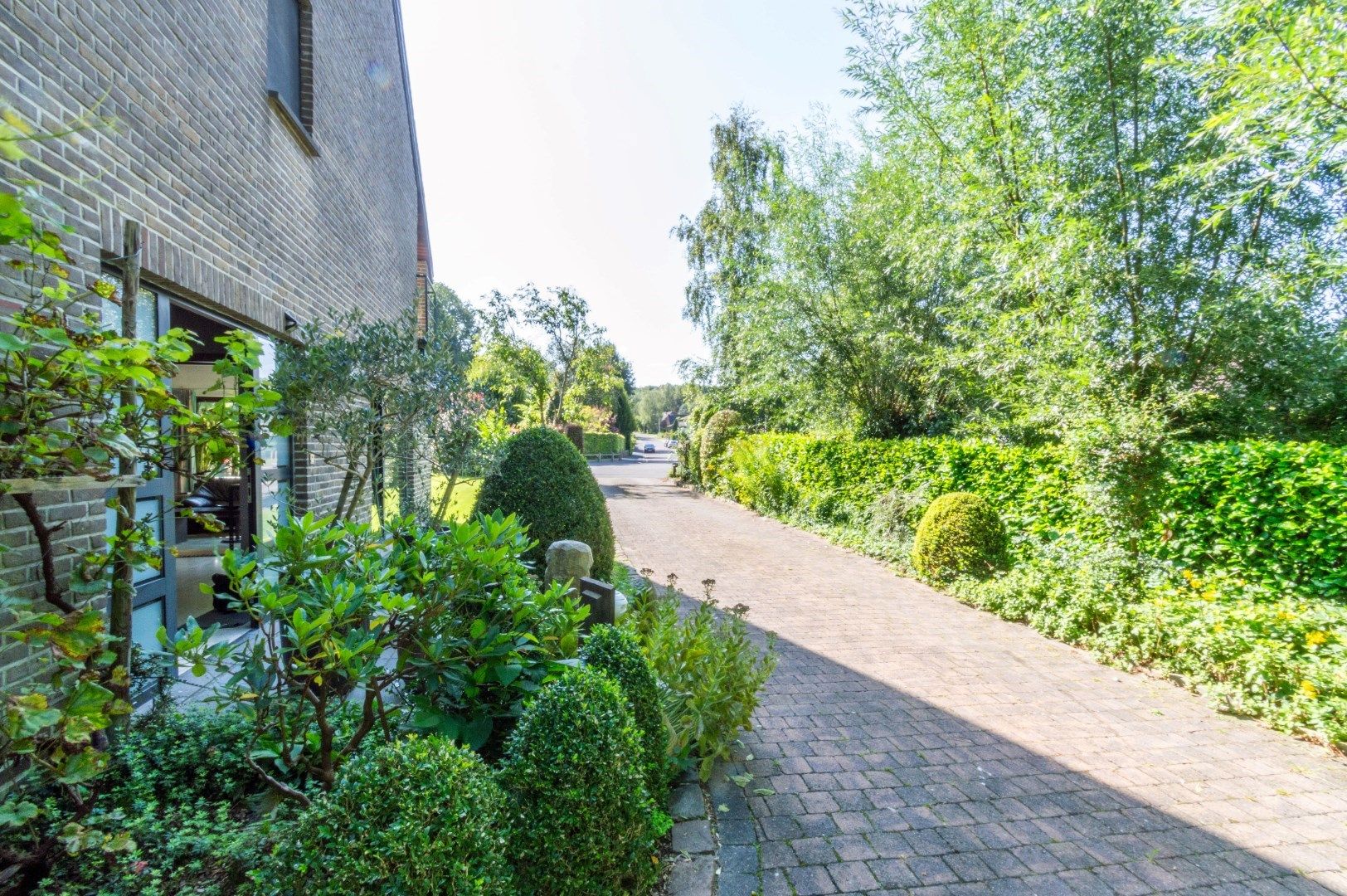 Een degelijke en goed onderhouden villa met oa. 4 slaapkamers foto 20