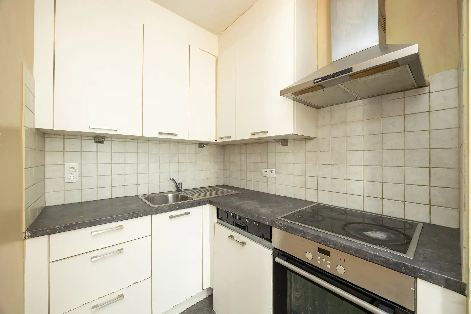 Appartement met 2 slpk, terras en autostaanplaats foto 5