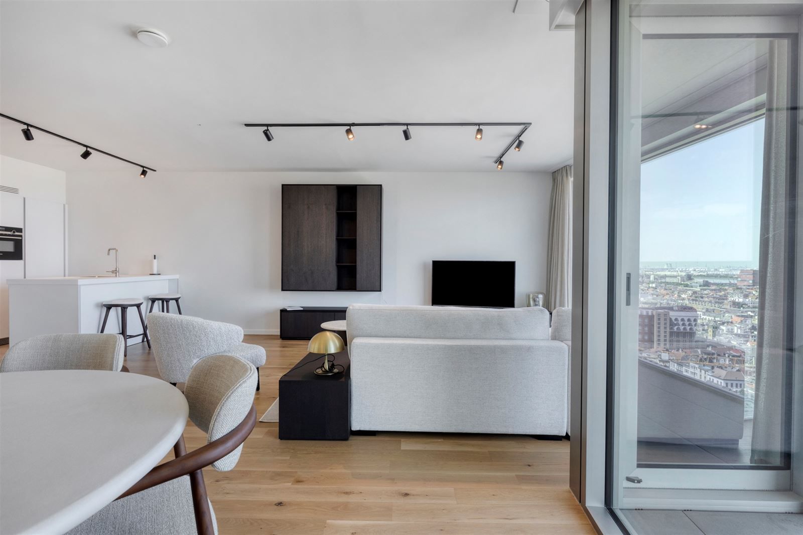 ANTWERP TOWER: SKY IS THE LIMIT 19de verdiep  foto 8