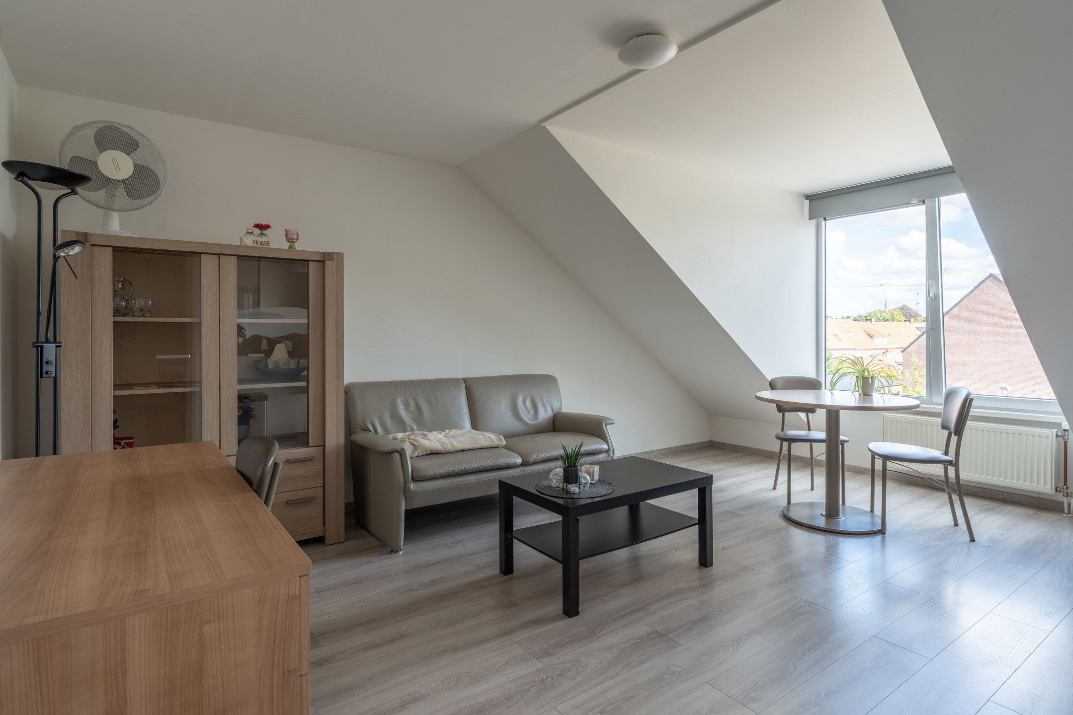 Instapklaar 1slpk appartement met terras nabij centrum. foto {{pictureIndex}}