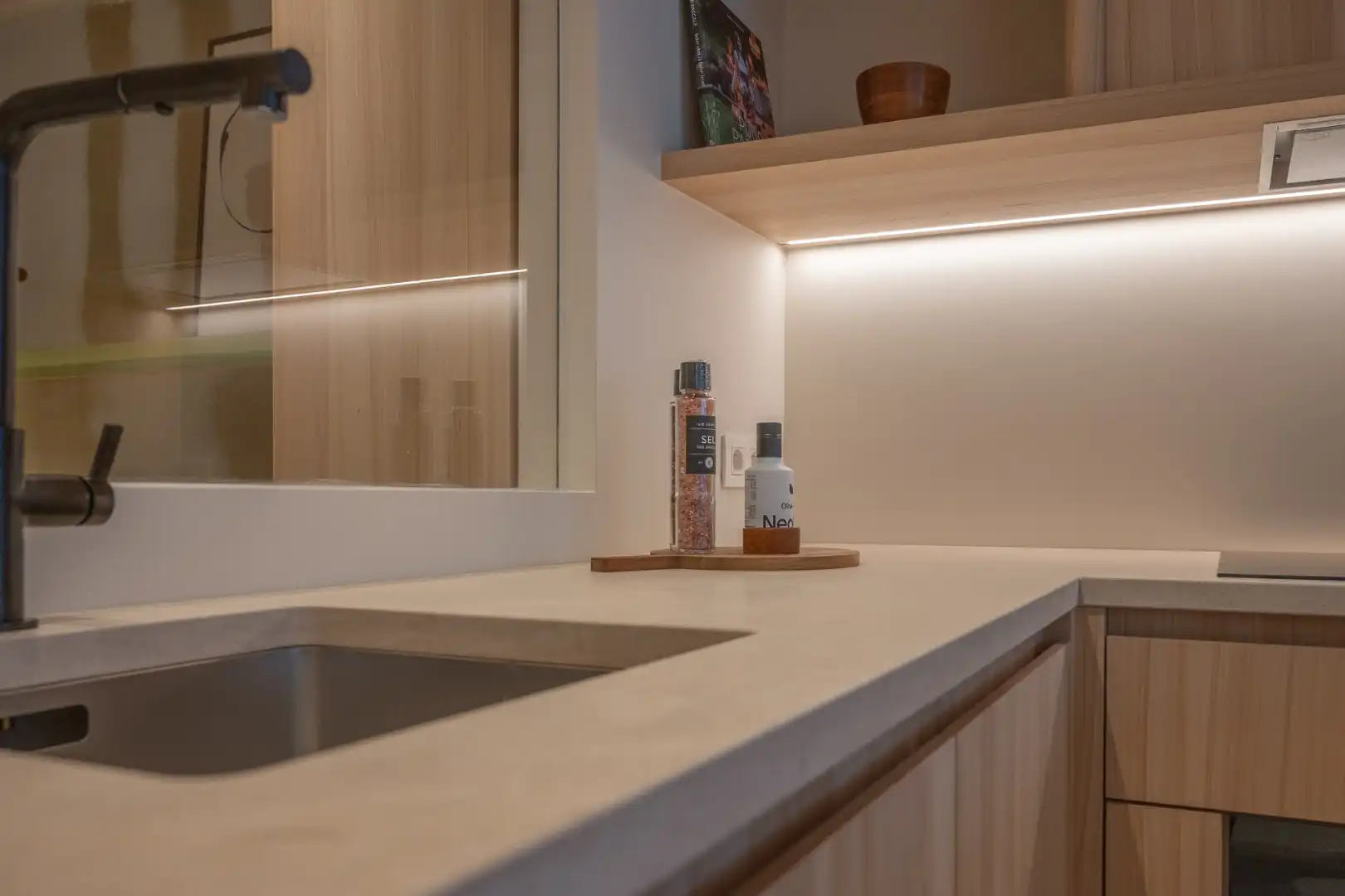 Luxueus gerenoveerd appartement met frontaal zeezicht op Zeedijk-Het Zoute, ideaal gelegen tussen Albertplein en begin Wandeldijk foto 12