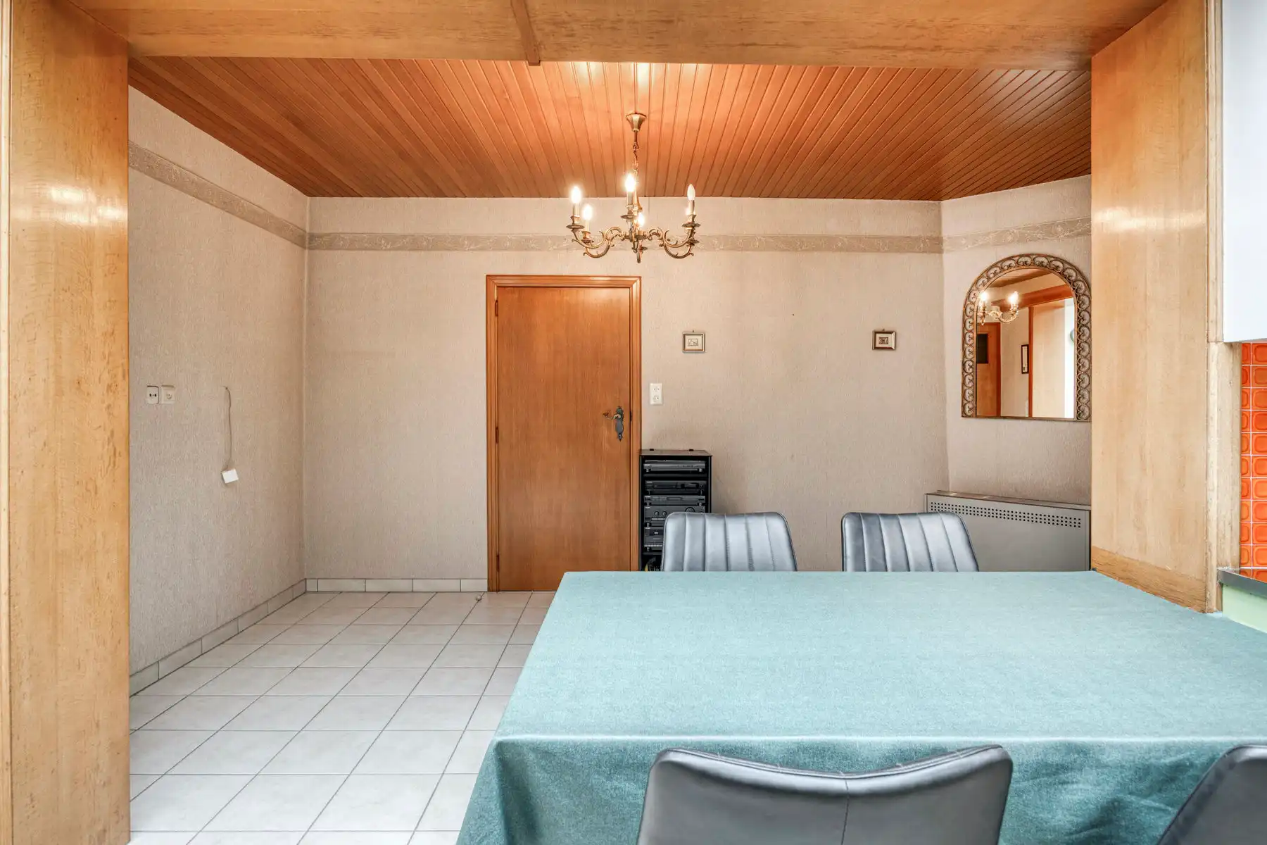 Rijwoning met 2 slaapkamers, inrichtbare zolder & grote tuin foto 4