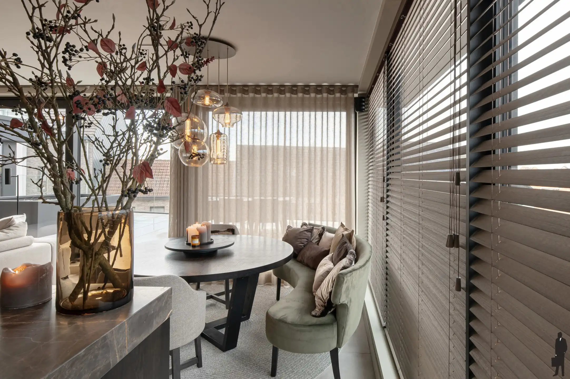 Zeer luxe afgewerkt nieuwbouw appartement van ca. 110 m² met uitzonderlijk ruim ZW-terras van ca. 70 m² in het centrum van Hoogstraten! foto 10