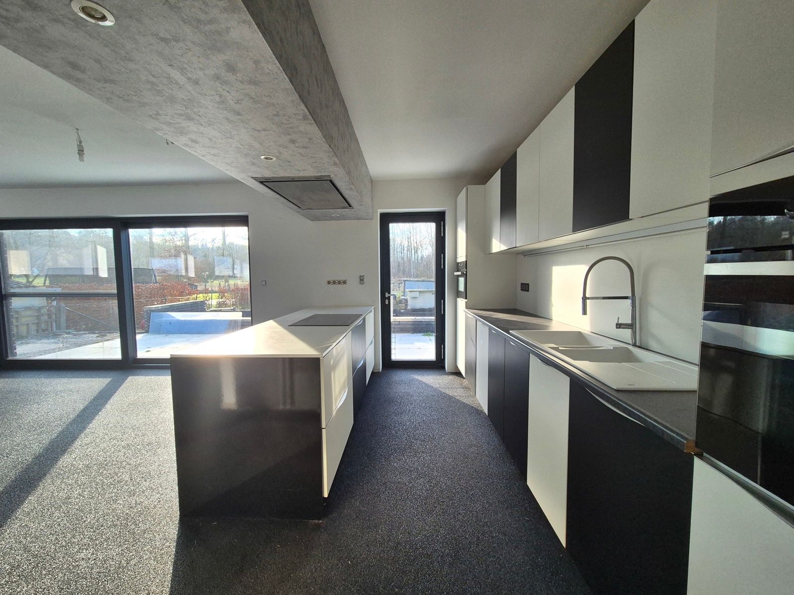 Recent, groot, praktisch + zuidgericht met prachtig uitzicht foto 13