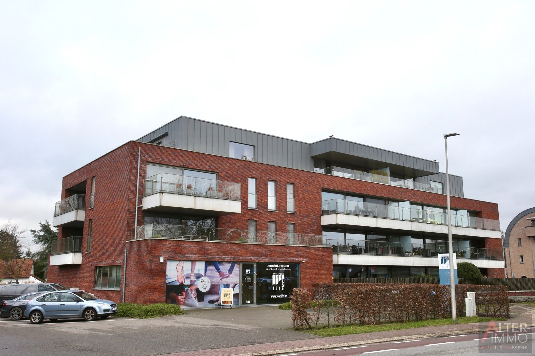 Instapklaar, centraal gelegen 2-slaapkamer appartement met terras en ondergrondse parking! foto 24