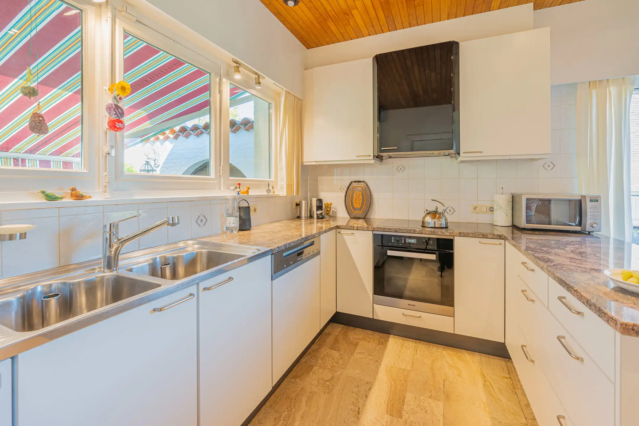 Charmante villa met 4 slaapkamers romantische tuin en garage foto 14