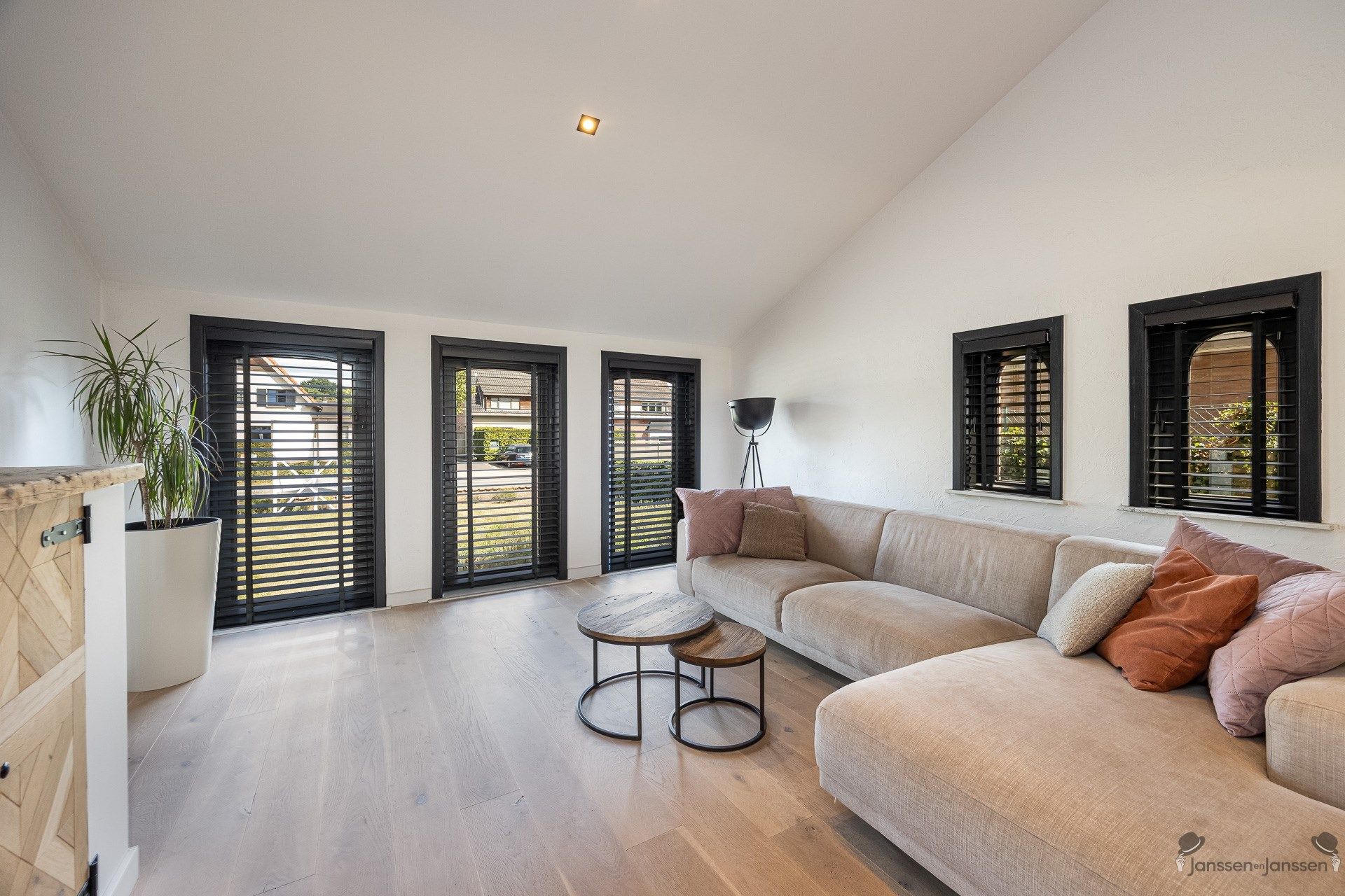Charmante gerenoveerde woning te Zoersel foto 3