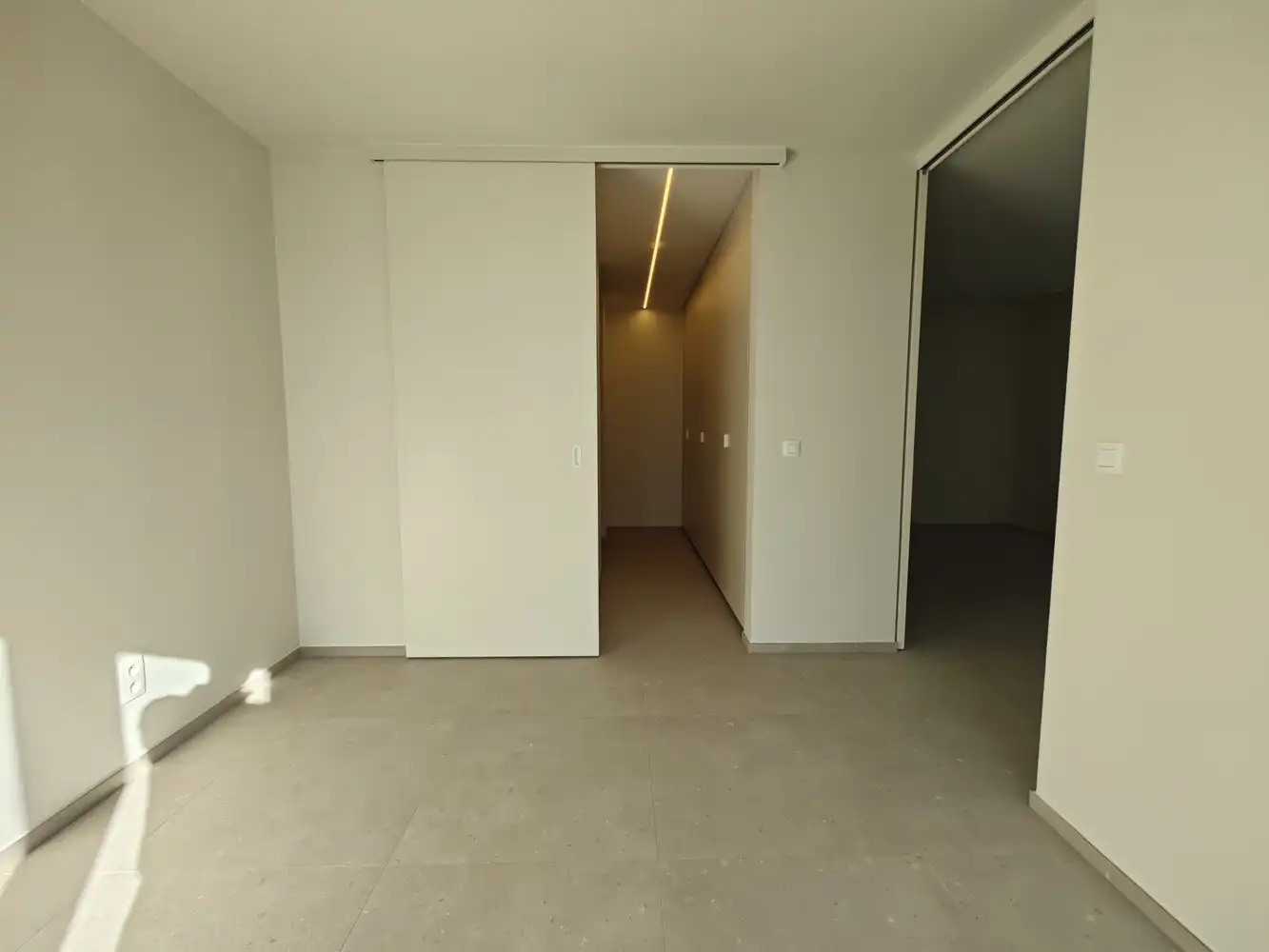 High-end nieuwbouw-duplex met ruim terras, parking en ruime buitenberging foto 15