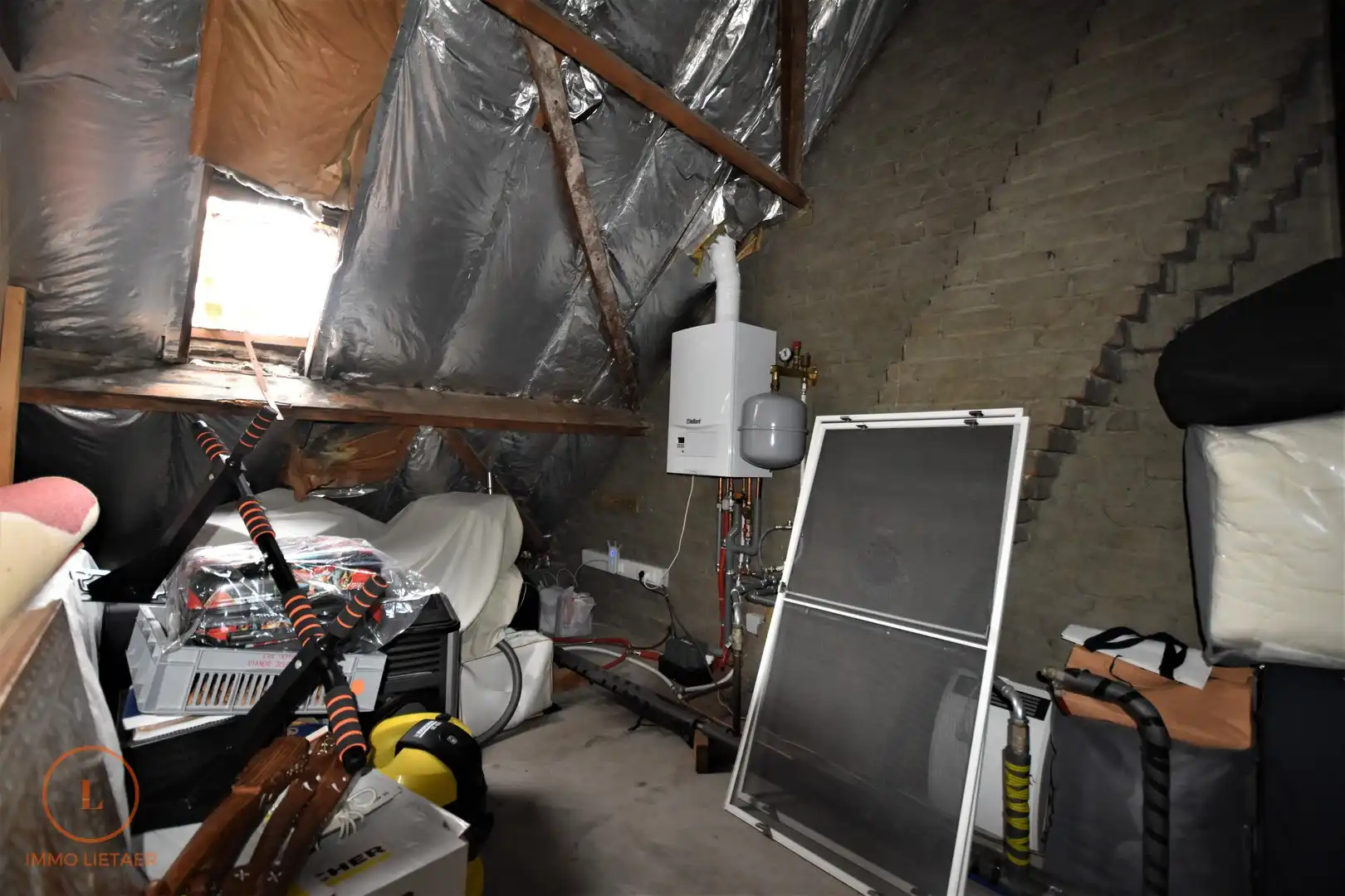 Ruime instapklare woning met 4 slaapkamers en studio, tuin en garage foto 27