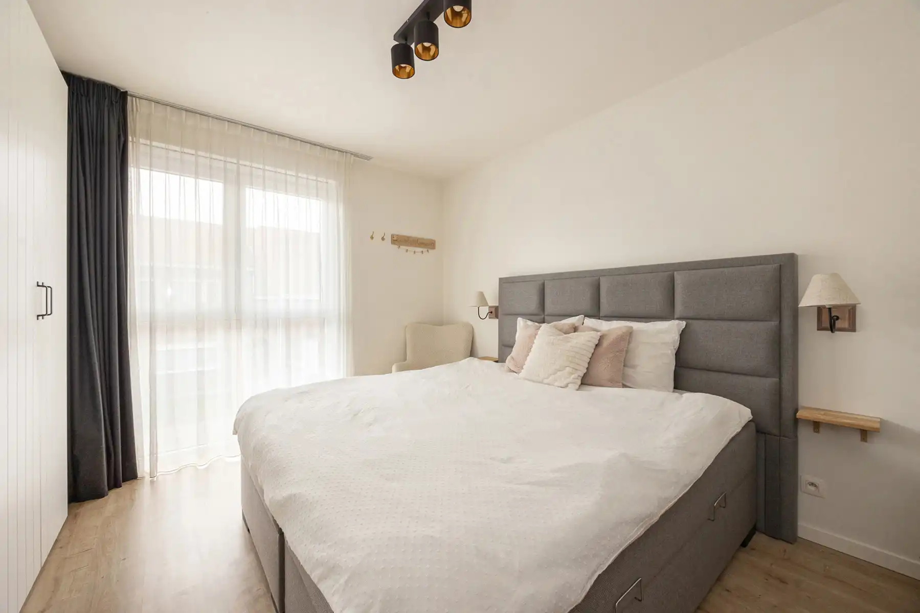 Recent appartement met autostaanplaats in het centrum van Stabroek! foto 10