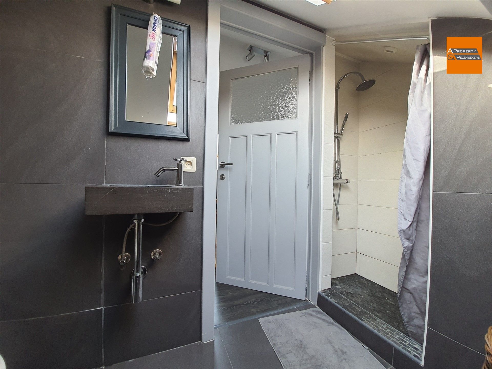Gerenoveerde Villa met 6 slaapkamers foto 22