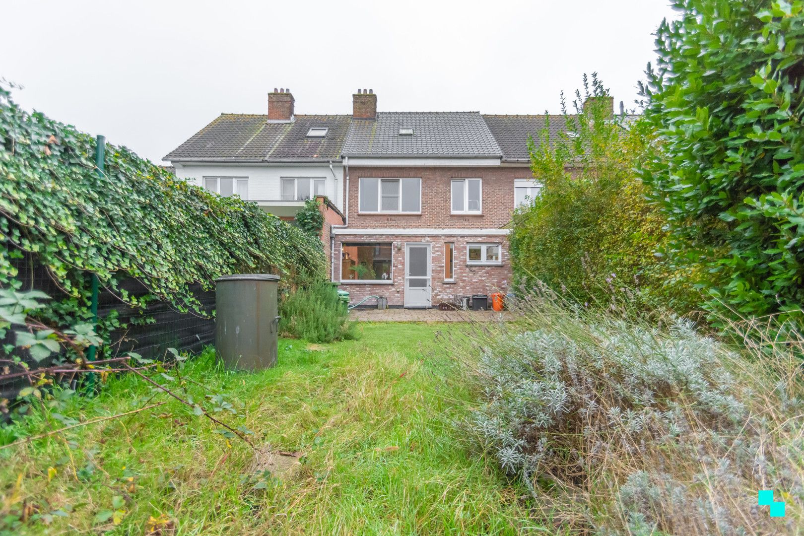 Op te frissen rijwoning aan de rand van Gent foto 24