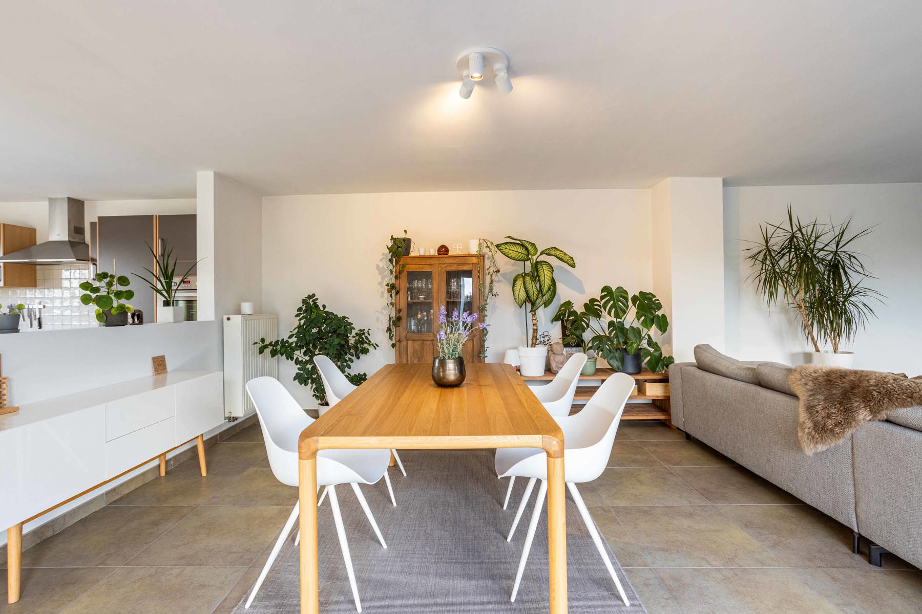 Ruime en lichtrijke woning in een rustige doodlopende straat foto 4